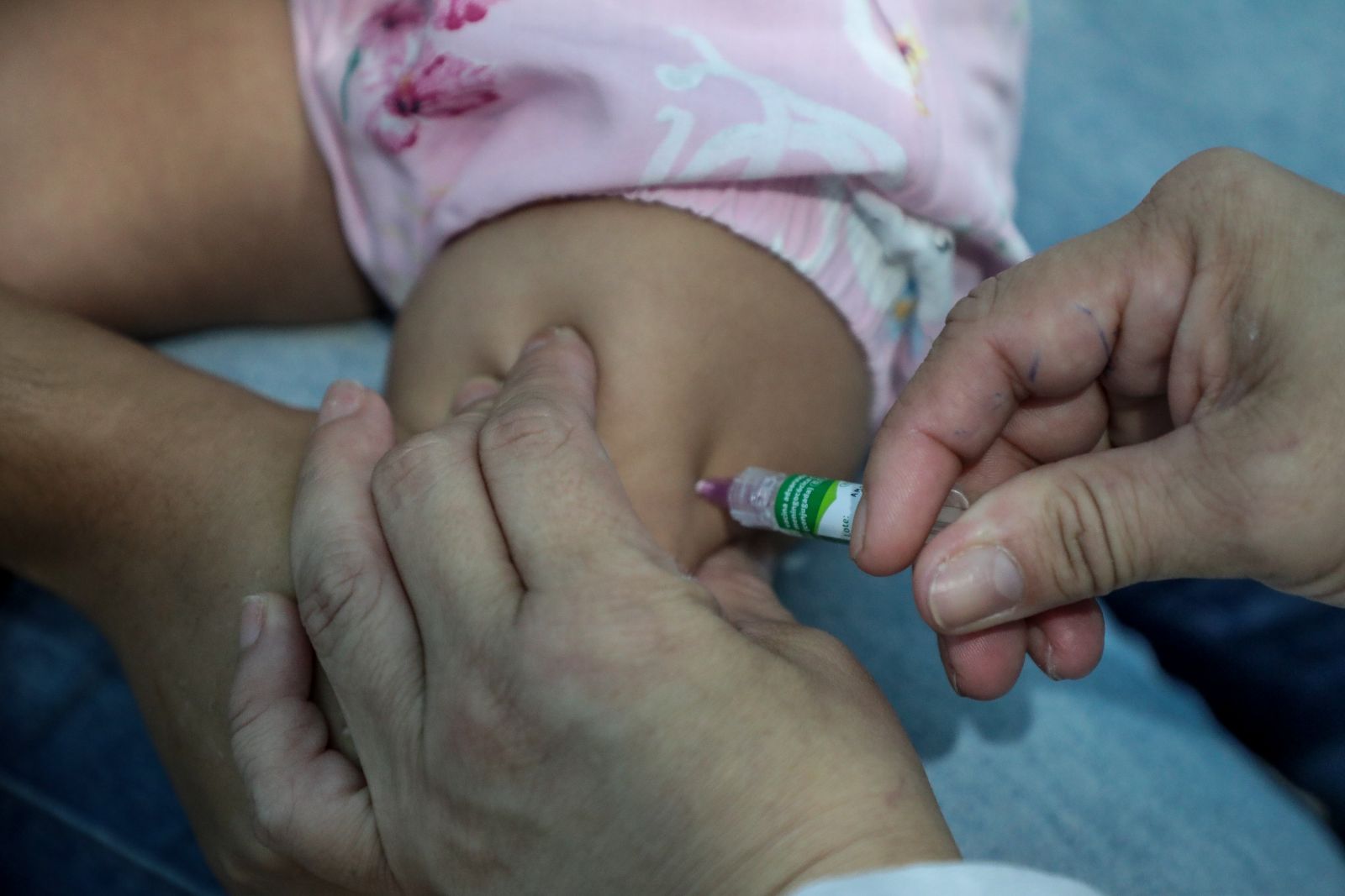 As vacinas de rotina continuam sendo oferecidas no período da manhã